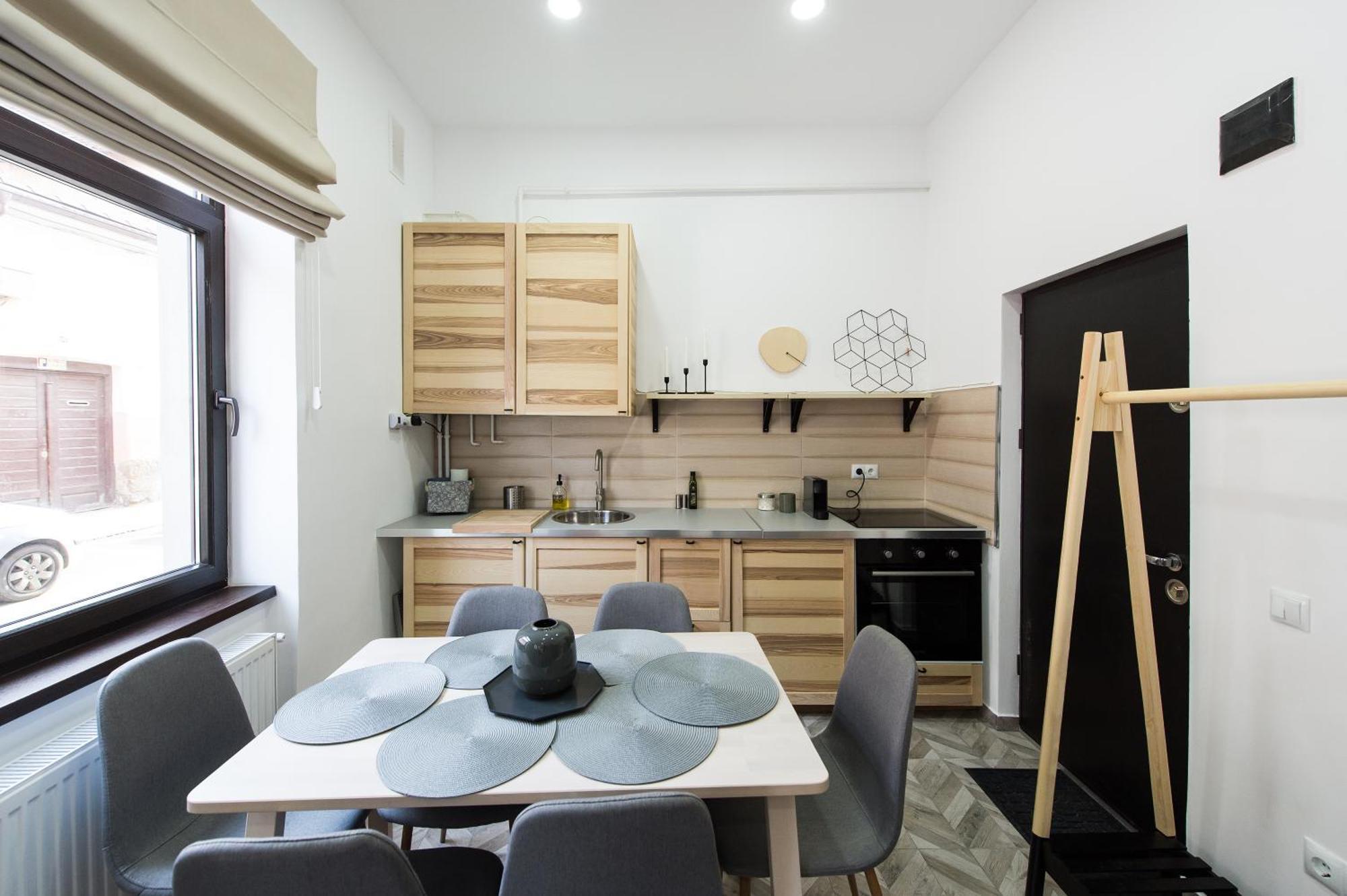 Charming Old Town Flat With Mountain View Apartment Brasov Exterior photo